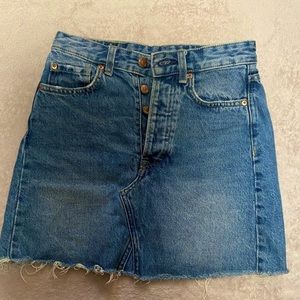 Selling a cute jean skirt from H&M